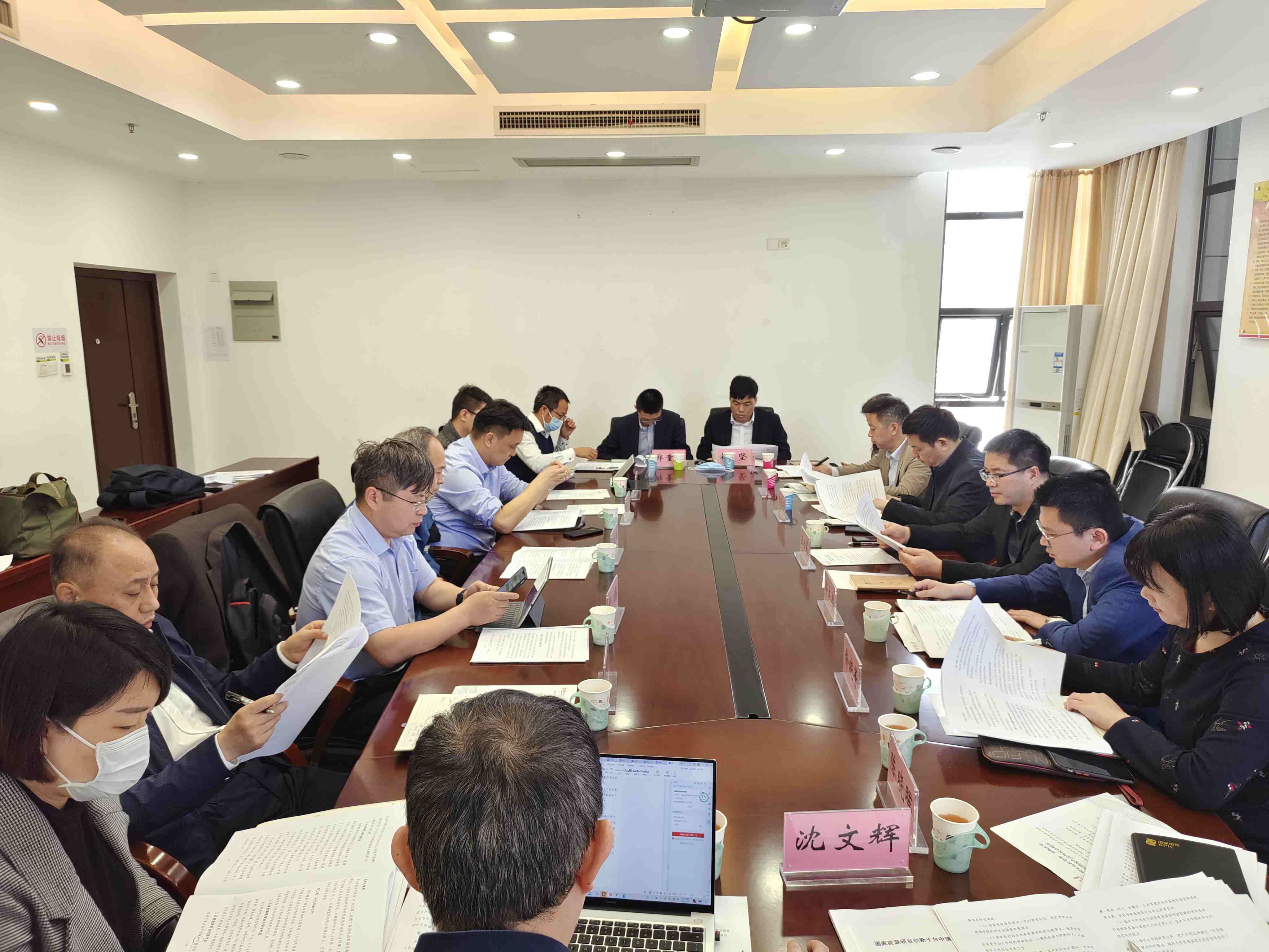 必赢3003no1线路检测中心与国家电投集团举行新能源合作项目技术研讨会.jpg